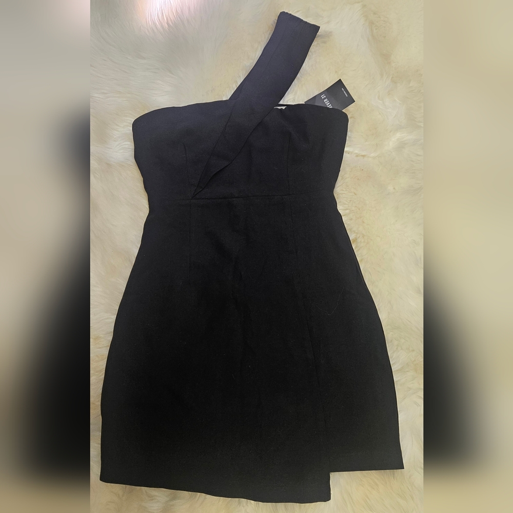 Forever 21 Black Asymmetrical One-Shoulder Cocktail Dress